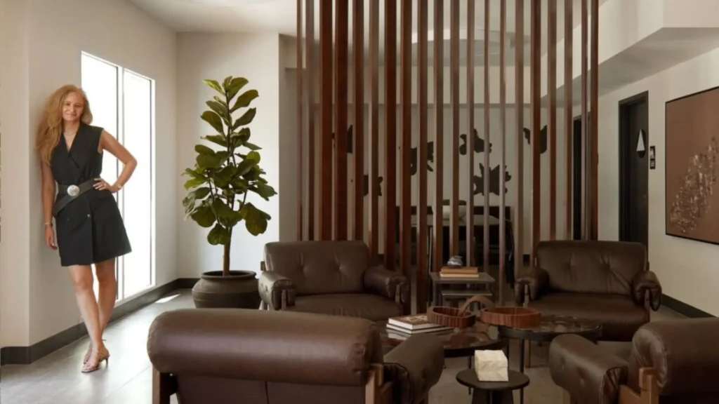 Partition designs between living dining